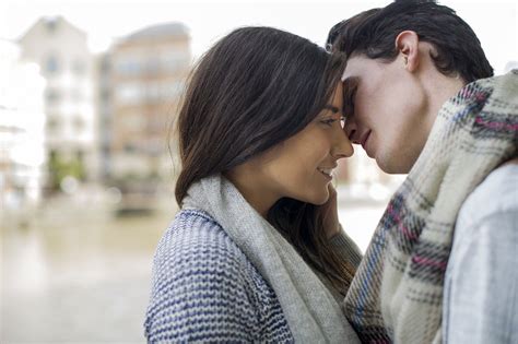 付き合う 意味 と は|友達と恋人の違い.